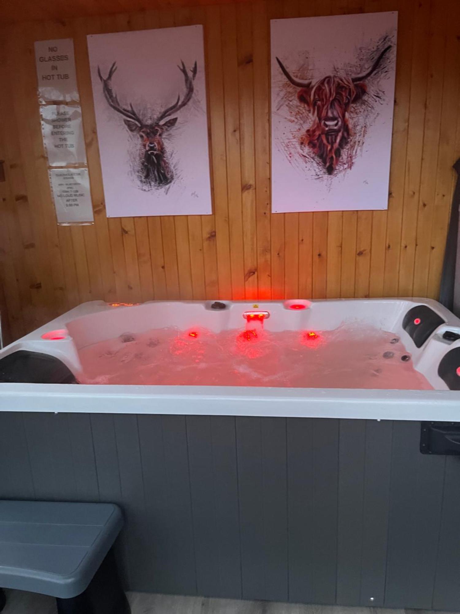 Ben Nevis Manor Lodge & Indoor Private Hot-Tub Fort William Exterior photo